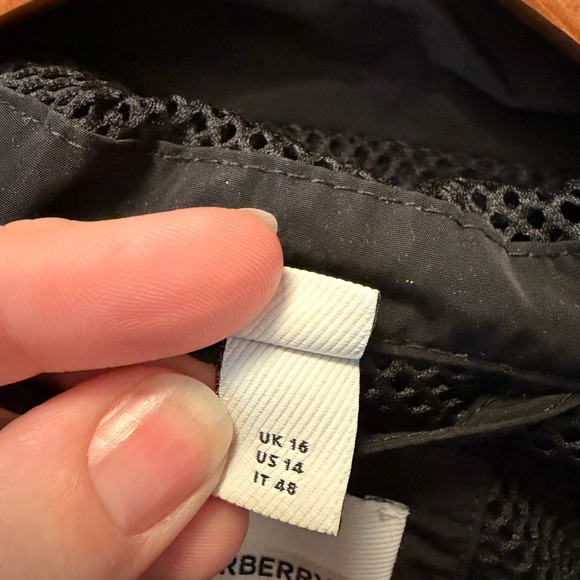 Burberry Nylon Raincoat EUC- US Size 14 OFFERS ACCEPTED - Picture 3 of 12